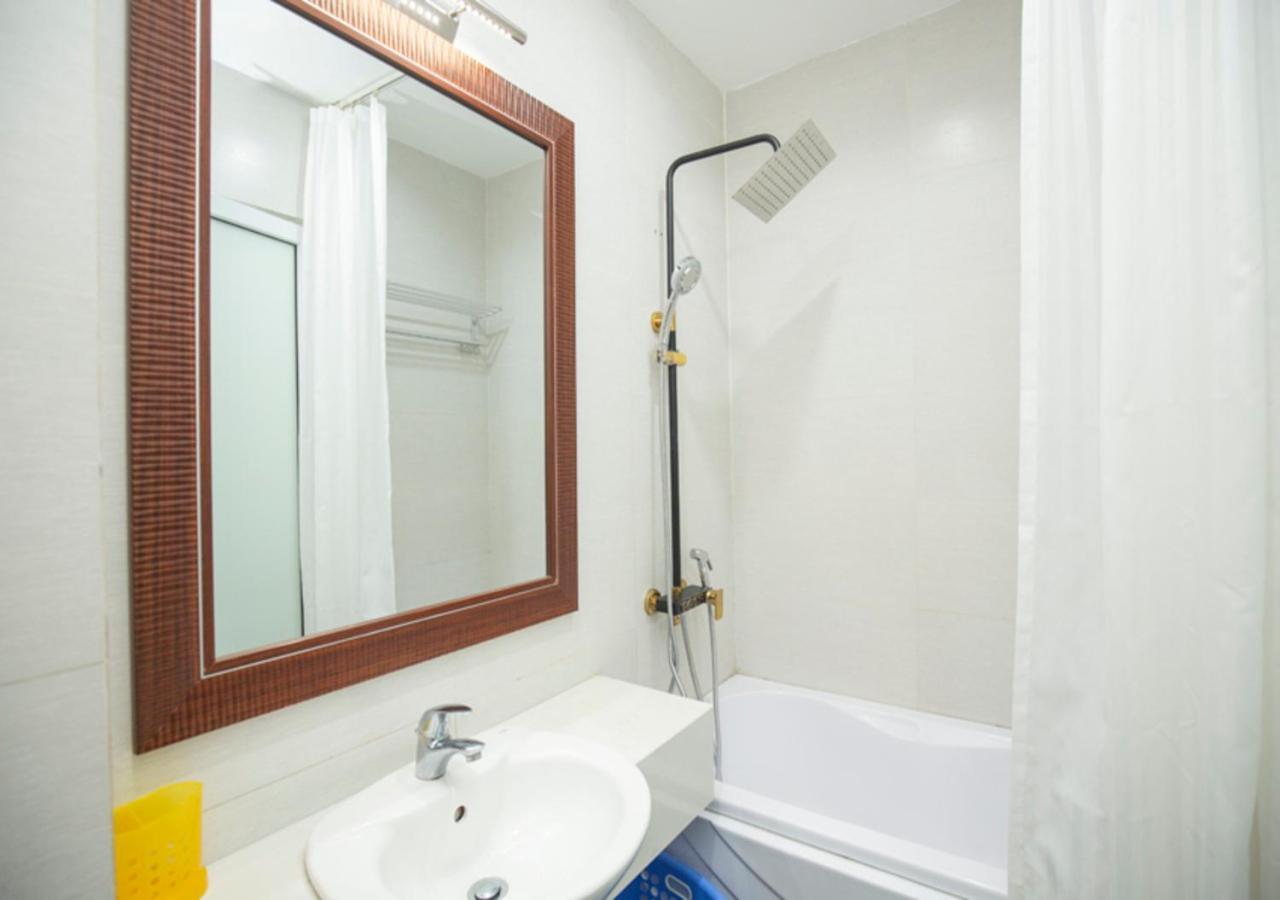 Sumitomo luxury apartment hotel near Lotte Hanoi Esterno foto